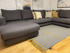 Cozy sofa med open-end & chaiselong - udstillingsmodel