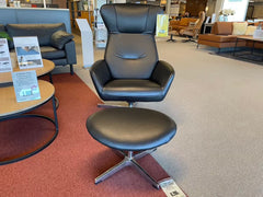 Kebe Yani lænestol & skammel - Udstillingsmodel