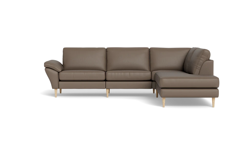 Symfoni 2018 sofa med open end - med armlæn - Soleda læder - Muskat - Højrevendt