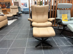 Stressless Wing Large stol og skammel - Udstillingsmodel