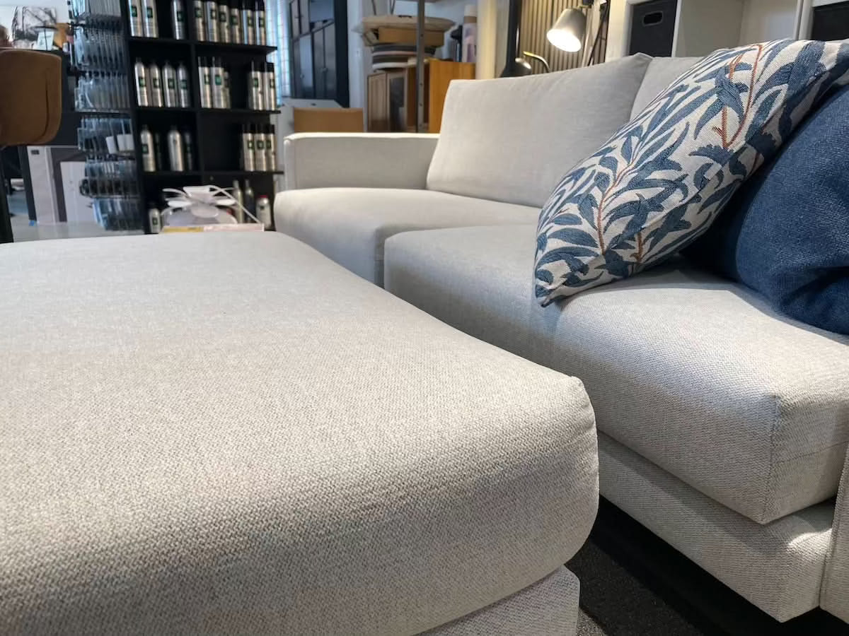 Cannes 3 pers. sofa + puf - Udstillingsmodel