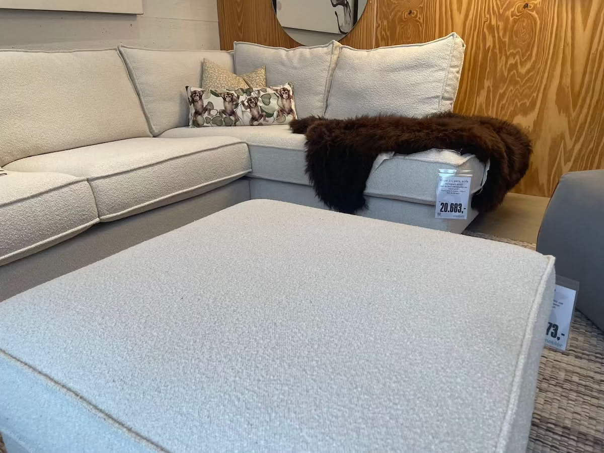 Hope hjørnesofa med open-end + puf - Udstillingsmodel