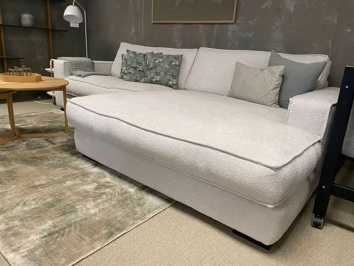 Cloud 4D sofa med chaiselong - Udstillingsmodel